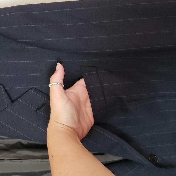 Brioni double button Blazer, Wool, Blue pinstripe, classic men's suit jacket. - Picture 9 of 15